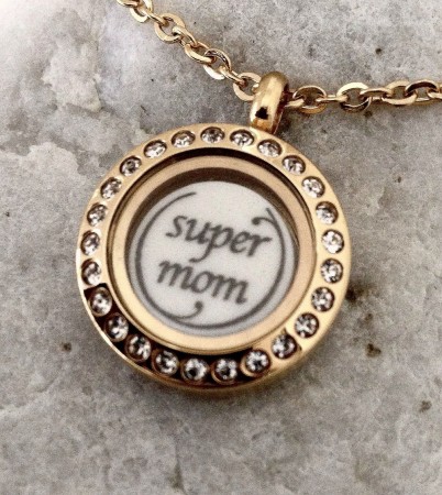 SUPER MOM